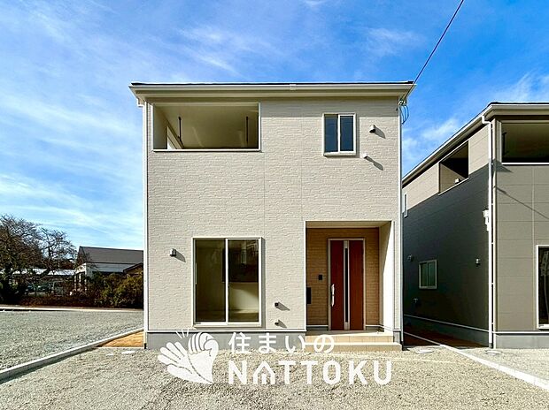 【現地写真（外観）【２号地】】軽くて火災に強い屋根材を採用し、地震時の建物への負担や揺れを軽減しています。