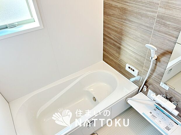 【現地写真(浴室)】浴室暖房乾燥機付き。1坪タイプで広々です。