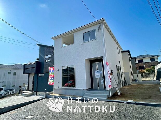 【現地写真(外観)】雨で汚れを落とし、耐久性・耐候性に優れた外壁を使用しています。