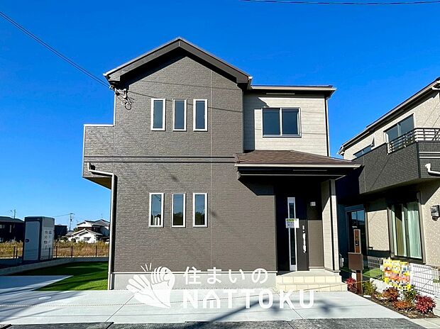 【現地写真（外観）【H号地】】軽くて火災に強い屋根材を採用し、地震時の建物への負担や揺れを軽減しています。