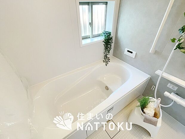 【現地写真（浴室）】浴室暖房乾燥機付き。１坪タイプで広々です。