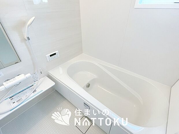 【現地写真（浴室）】浴室暖房乾燥機付き。１坪タイプで広々です。