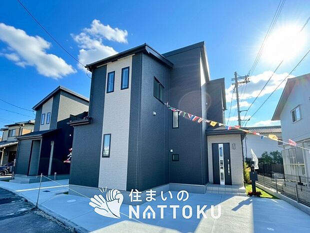 【現地写真（外観）【A号地】】雨で汚れを落とし、耐久性・耐候性に優れた外壁を使用しています。