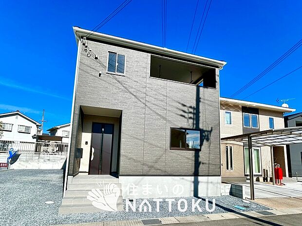 【現地写真(外観)【1号地】】雨で汚れを落とし、耐久性・耐候性に優れた外壁を使用しています。