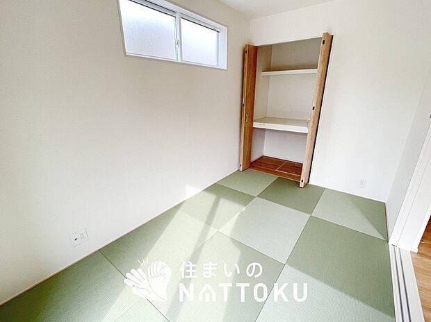 【現地写真（和室）】大壁仕様の新和室。くつろぎの空間です。