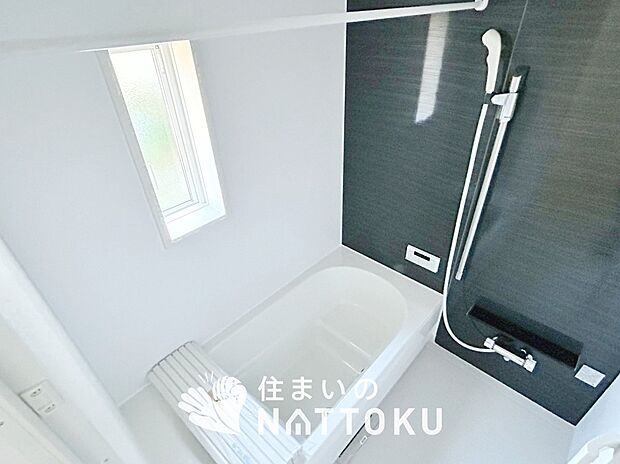 【現地写真（浴室）】浴室暖房乾燥機付き。１坪タイプで広々です。