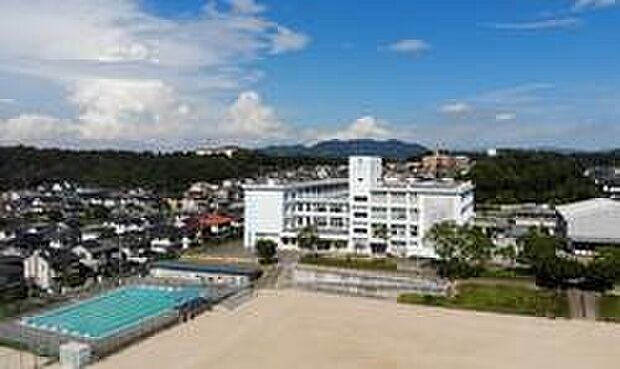 三木市立緑が丘中学校（約1,000m）