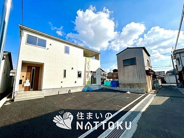 【現地写真（前道含む外観）】健康被害に配慮したもっとも安全性の高い建材を採用し、シックハウス対策をしております。