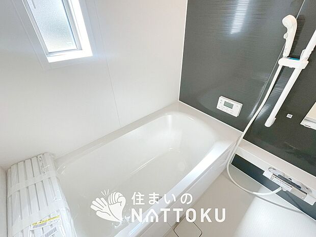 【現地写真(浴室)】浴室暖房乾燥機付き。1坪タイプで広々です。