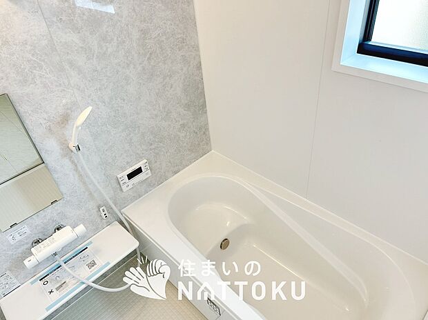 【現地写真（浴室）】浴室暖房乾燥機付き。１坪タイプで広々です。