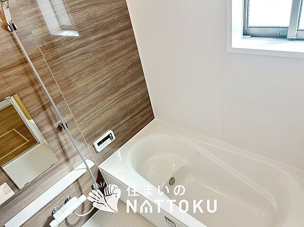 【現地写真（浴室）】浴室暖房乾燥機付き。１坪タイプで広々です。