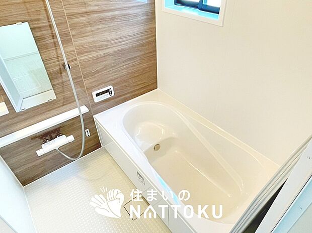 【現地写真(浴室)】浴室暖房乾燥機付き。1坪タイプで広々です。