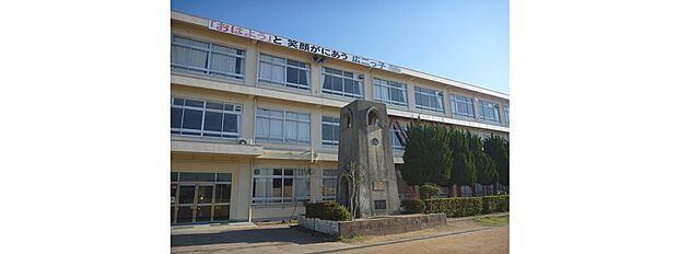 姫路市立広畑第二小学校(約1,000m)