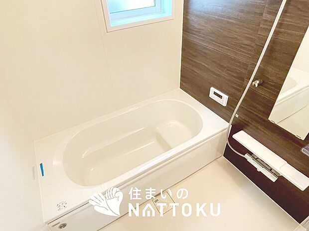 【現地写真（浴室）】浴室暖房乾燥機付き。１坪タイプで広々です。