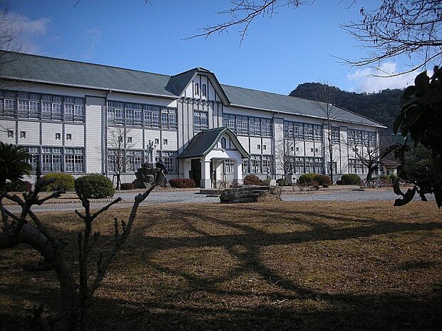 西脇市立西脇小学校（約700m）