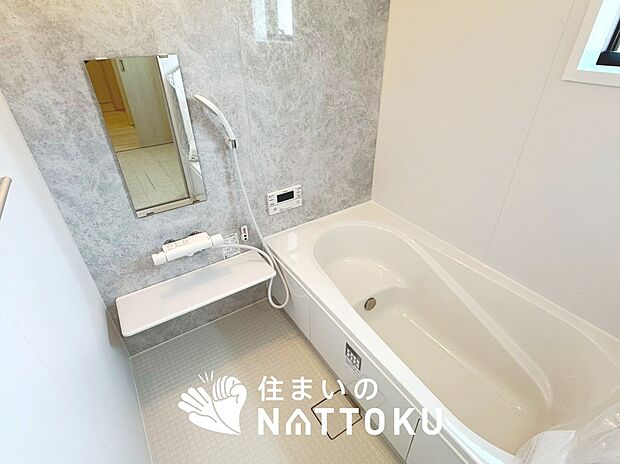 【現地写真(浴室)】浴室暖房乾燥機付き。1坪タイプで広々です。