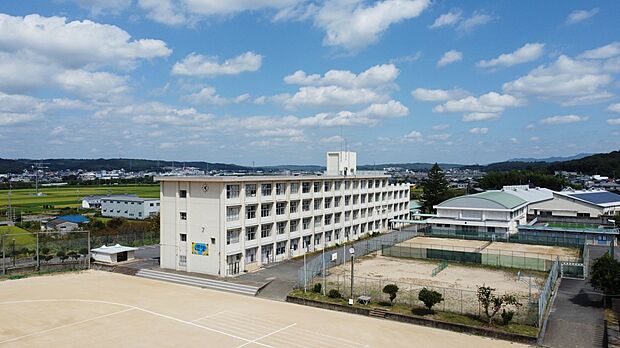 三木市立別所中学校（約1,700m）