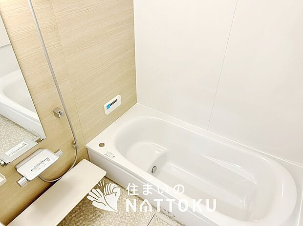【現地写真(浴室)】浴室暖房乾燥機付き。1坪タイプで広々です。