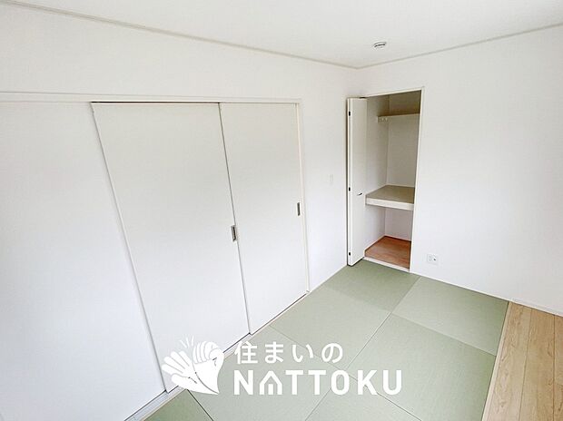 【現地写真(和室)】大壁仕様の新和室。くつろぎの空間です。
