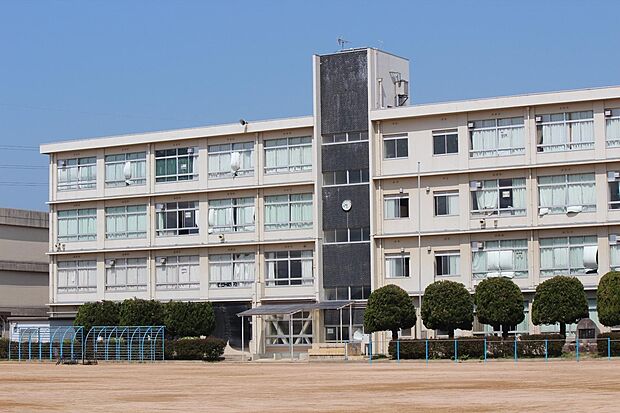 加古川市立鳩里小学校(約800m)