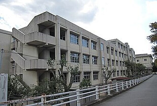 明石市立魚住東中学校（約2,100m）