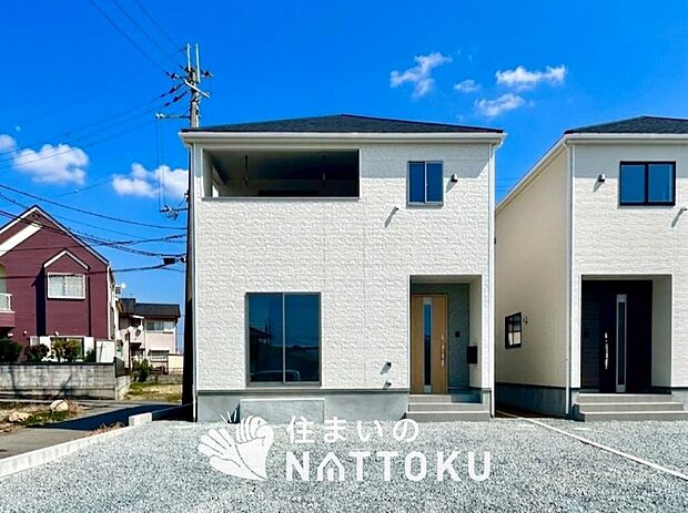 【現地写真(外観)【1号地】】雨で汚れを落とし、耐久性・耐候性に優れた外壁を使用しています。