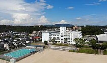 三木市立緑が丘中学校 540ｍ(徒歩7分)