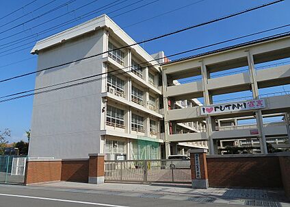 明石市立二見中学校 230ｍ(徒歩3分)