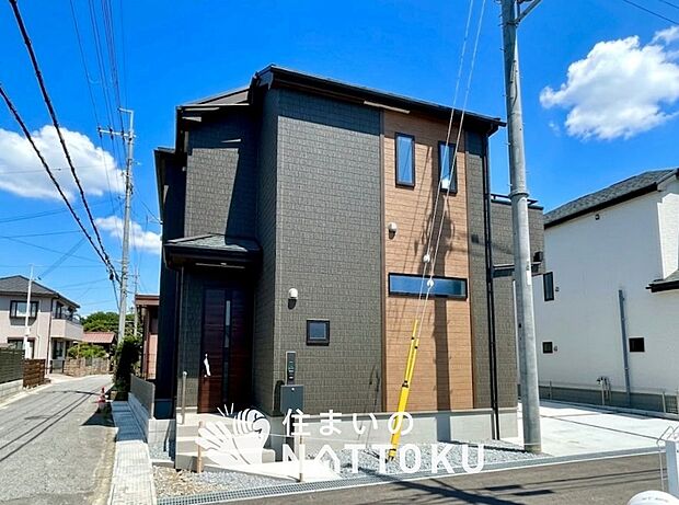 【現地写真(外観)【A号地】】雨で汚れを落とし、耐久性・耐候性に優れた外壁を使用しています。