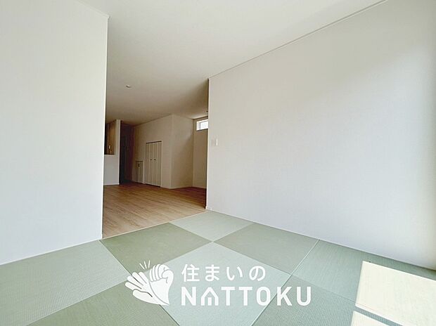 【現地写真(和室)】大壁仕様の新和室。くつろぎの空間です。