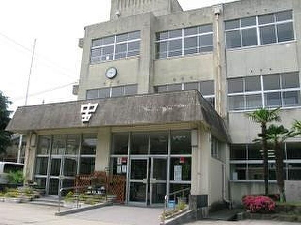 高砂市立宝殿中学校（約180m）