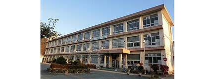 姫路市立高丘中学校 1800ｍ(徒歩23分)