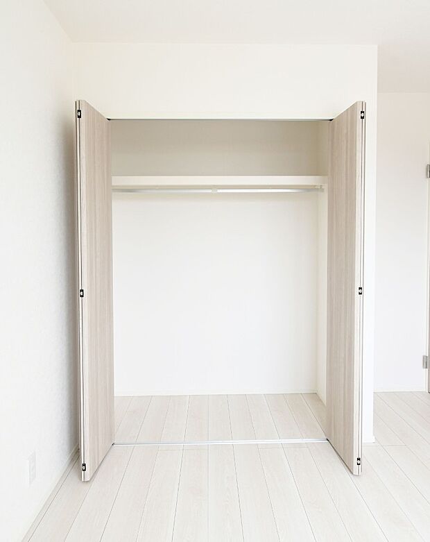 【収納】全居室収納付き！たっぷり収納できます♪大切なお洋服もスッキリ収納できます。※施工事例