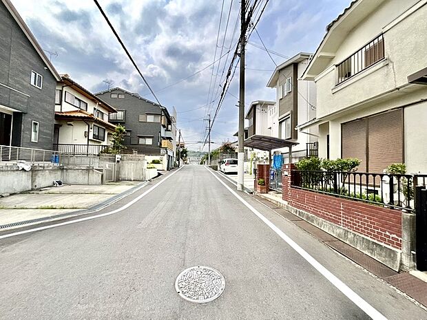 【【現地写真】】■現地では周辺環境や陽当たりの良さを、モデルハウスでは間取りや設備の仕上がりを両方じっくりご見学いただけます。現地(2025年11月)撮影