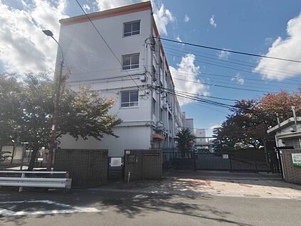 高槻市立第六中学校 約1312ｍ(徒歩17分)