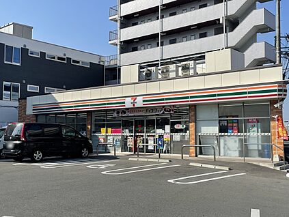 セブンイレブン高槻富田丘町店 約559ｍ( 徒歩7分)