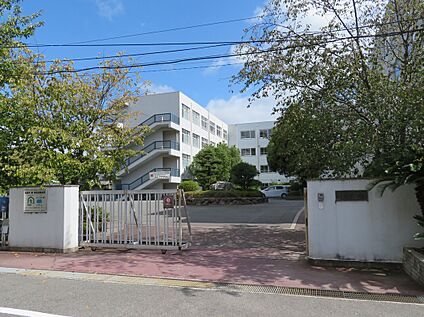 高槻市立阿武野中学校 約1838ｍ(自転車約8分)