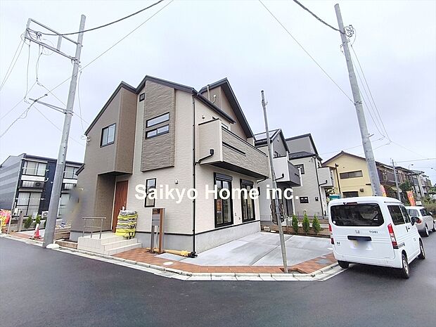 前面道路含む外観