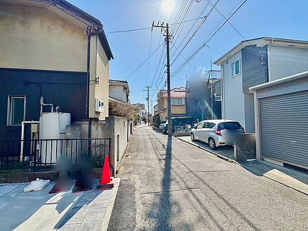 前面道路含む外観