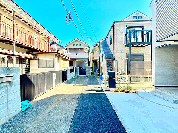 前面道路含む外観