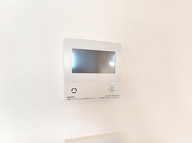 【オートバス】お風呂の給湯はキッチンのパネルで操作可能。わざわざお風呂に行く必要もありません。