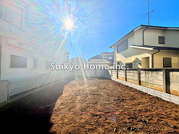 【現地写真】22.9帖の広々LDK！浄水器や浴室乾燥機など、毎日の生活を快適にする設備も充実しています。