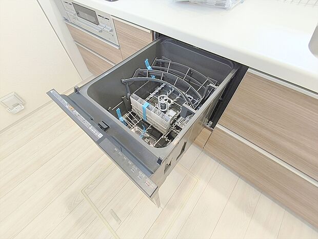 【食洗機】ビルドインの食器洗乾燥機で忙しい方の家事ををサポートします。
