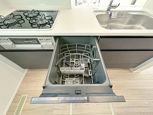 【食洗機】手洗いよりも経済的で家計に優しい「ビルトイン食洗機」が標準装備なのはママの強い味方ですね。