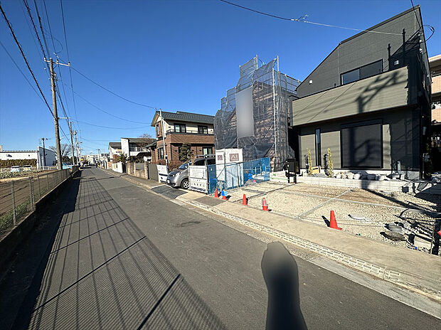 【前面道路含む外観】安心してお住まいいただける設備、仕様。日々の暮らしをより快適にお過ごしいただけます！