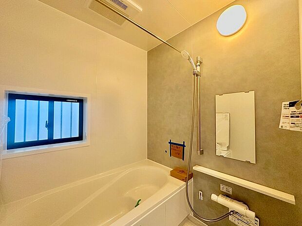 【【1坪タイプバスルーム】　】窓のある浴室で快適に入浴！換気も気軽に！