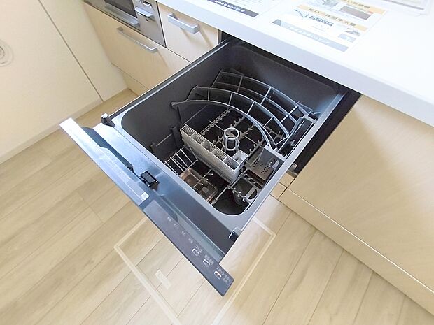 【【ビルトイン食洗機】】手洗いよりも経済的で家計に優しい「ビルトイン食洗機」が標準装備なのは強い味方ですね。