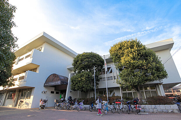 府中市立住吉図書館