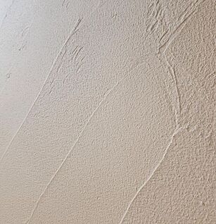 壁と天井は自然素材の珪藻土仕上げ