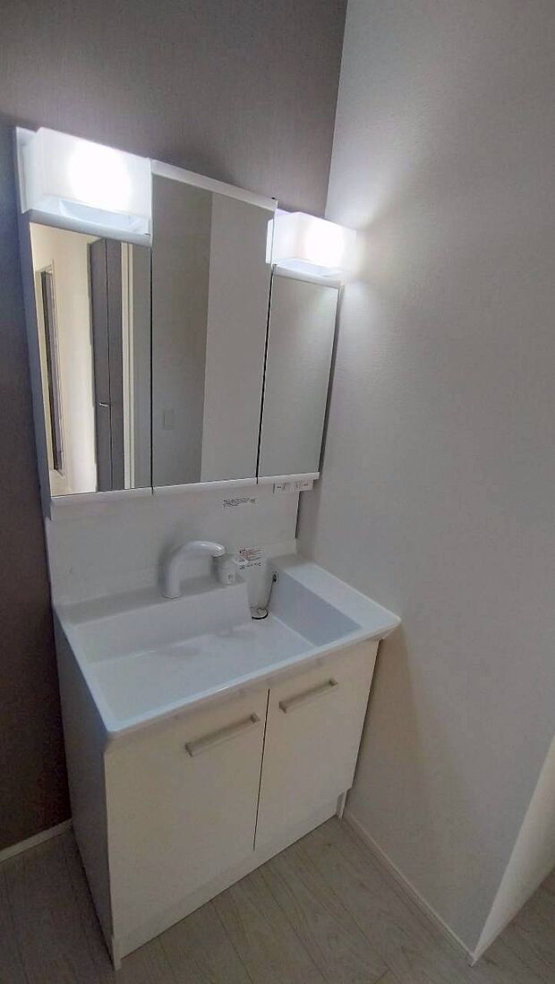 【洗面化粧台】※同仕様物件の設備写真です。実際とは異なる場合があります。